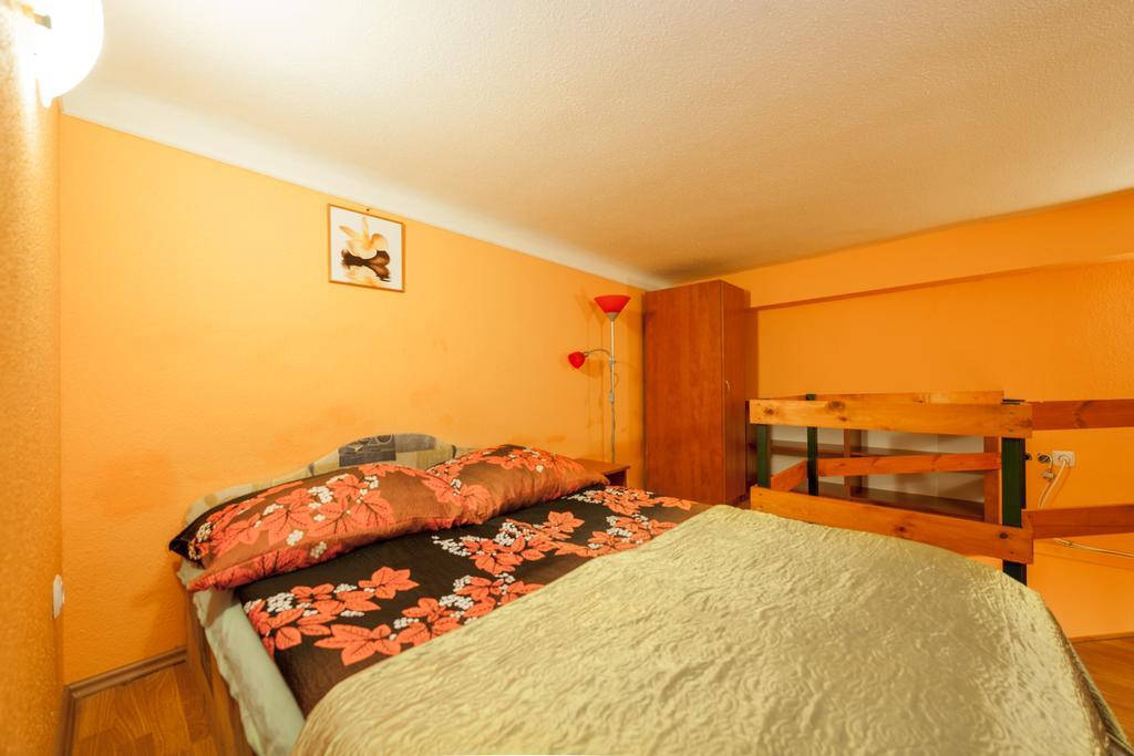 Central Studio O Utca