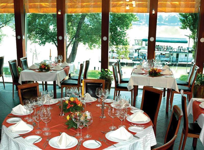 Hotel Wellness With Sauna Park 4*