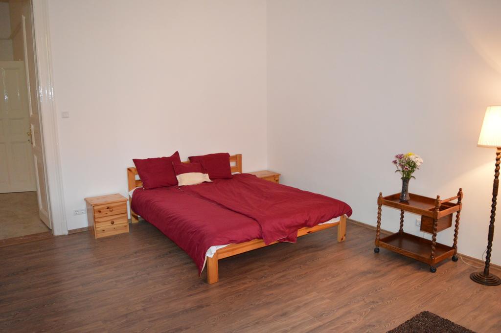 Flower Apartment *
