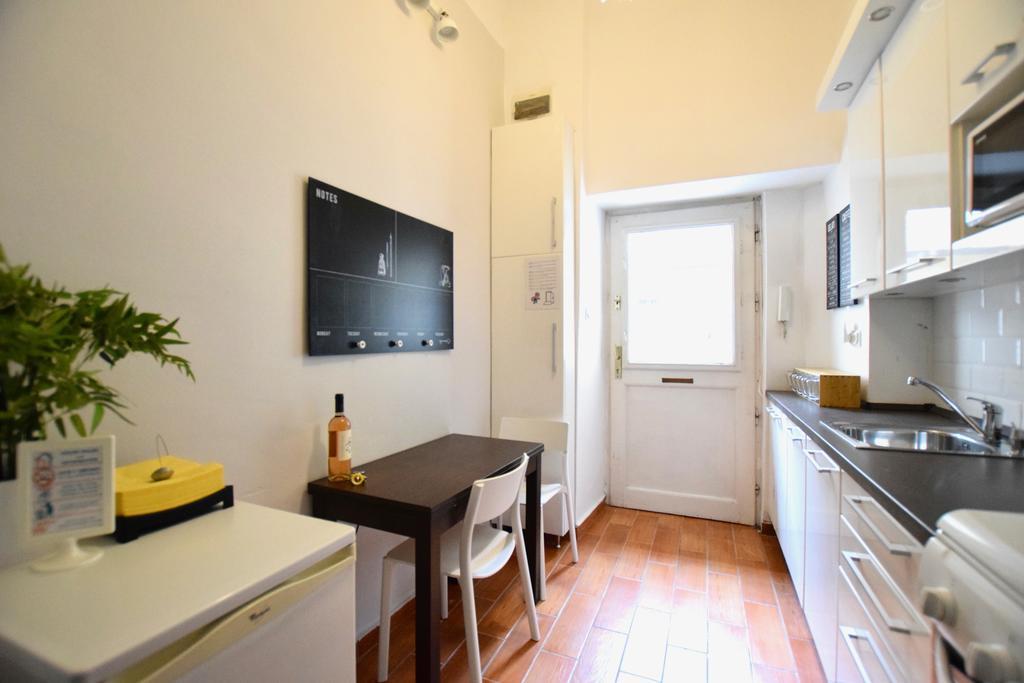 Standard Apartment By Hi5 - Chainbridge * Budapest