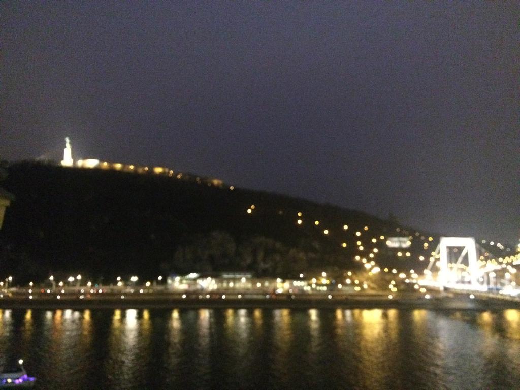 Appartement Riverside Flat With King Castle View *