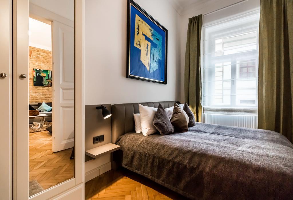 Urbana Hipster Downtown Apartment