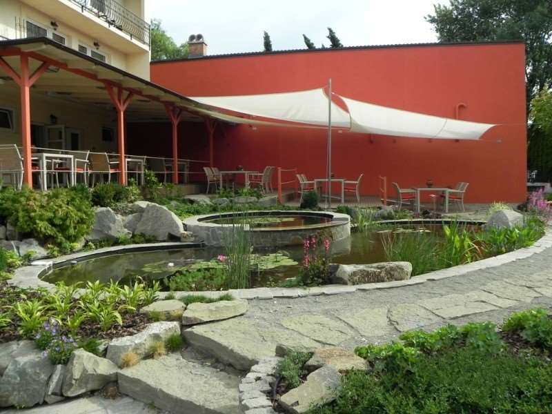 Szonyi Garden Pest 3*