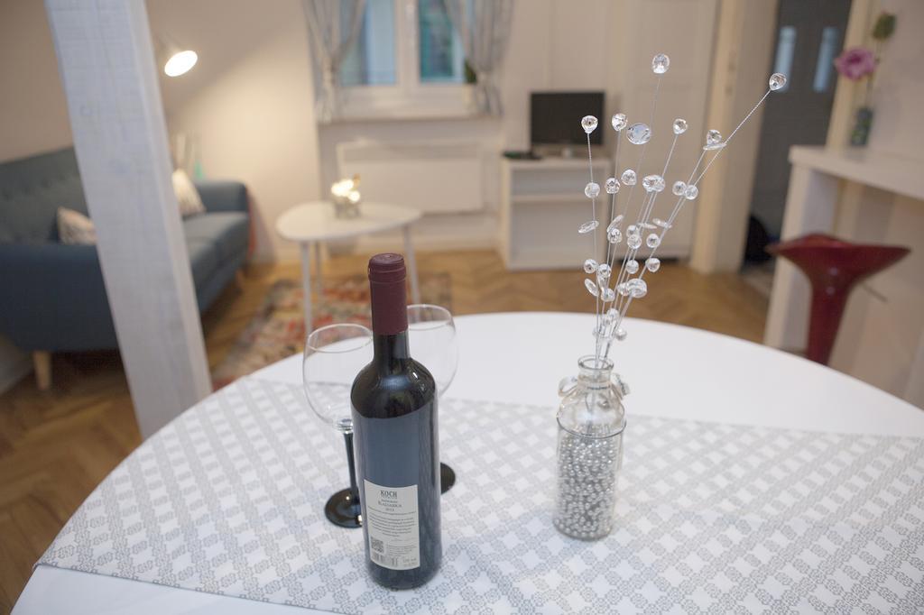 Apartamento Jewelry Box In *