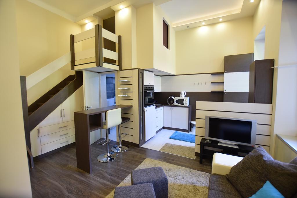 Standard By Hi5 - Fejer Gyorgy St * Budapešť