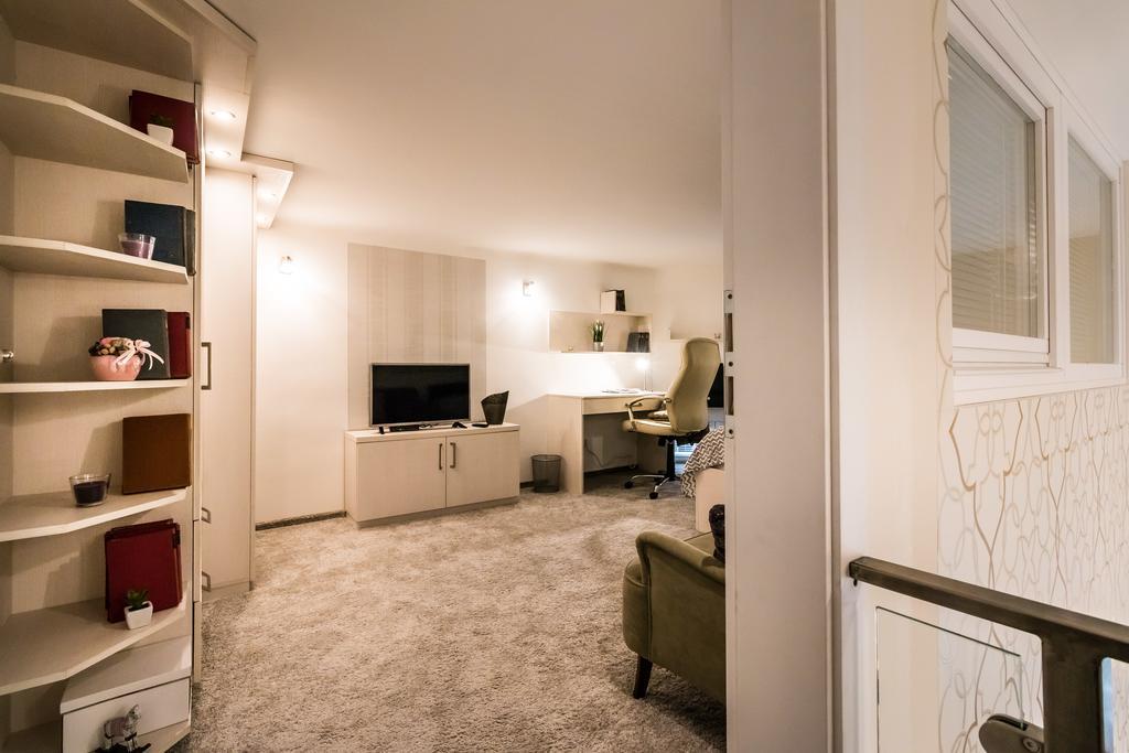 Dr. House Apartment