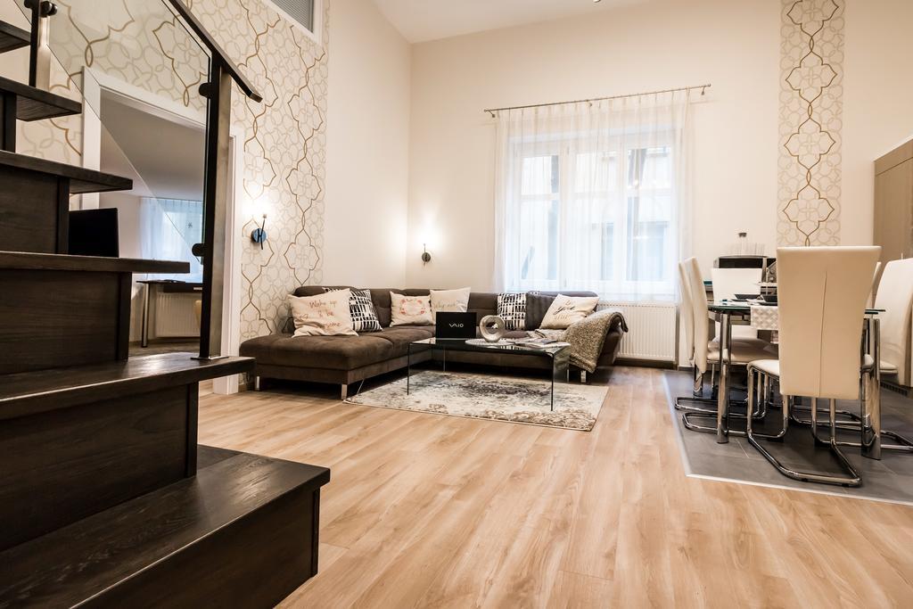 Dr. House Apartment