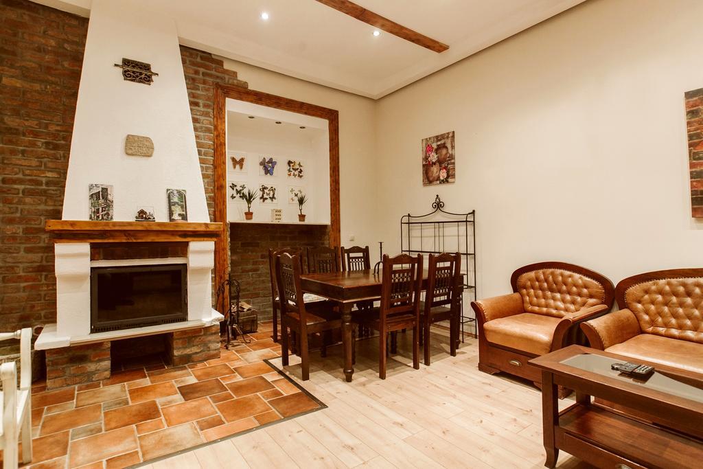 Rustic With Fireplace Appartamento *