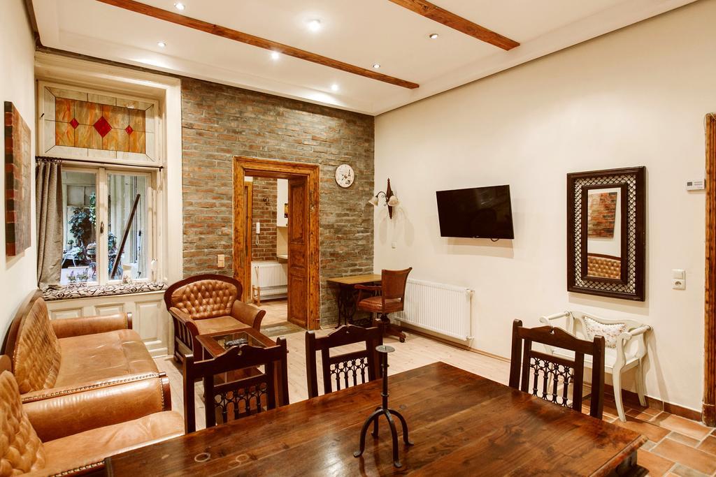 Rustic With Fireplace Appartamento *