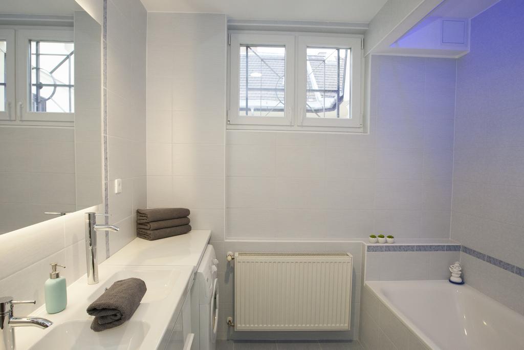 Appartement Riverside Flat With King Castle View *