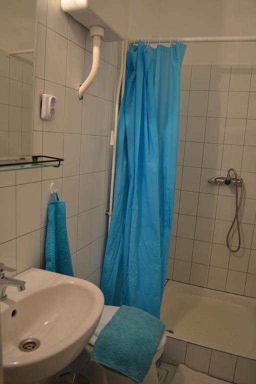 California Hostel *