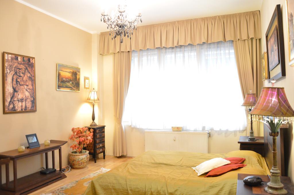 Classic Flat At Basilica Apartament
