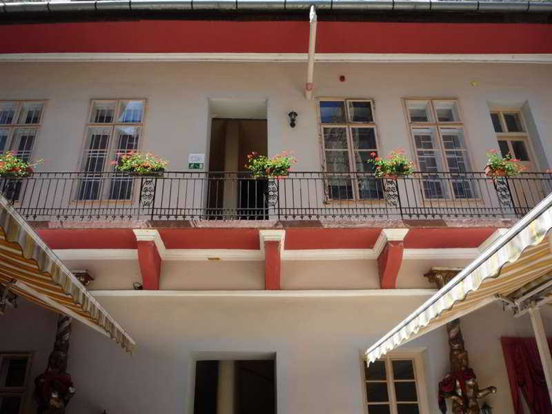 Fehar Pava Restaurant And Hotel 2*