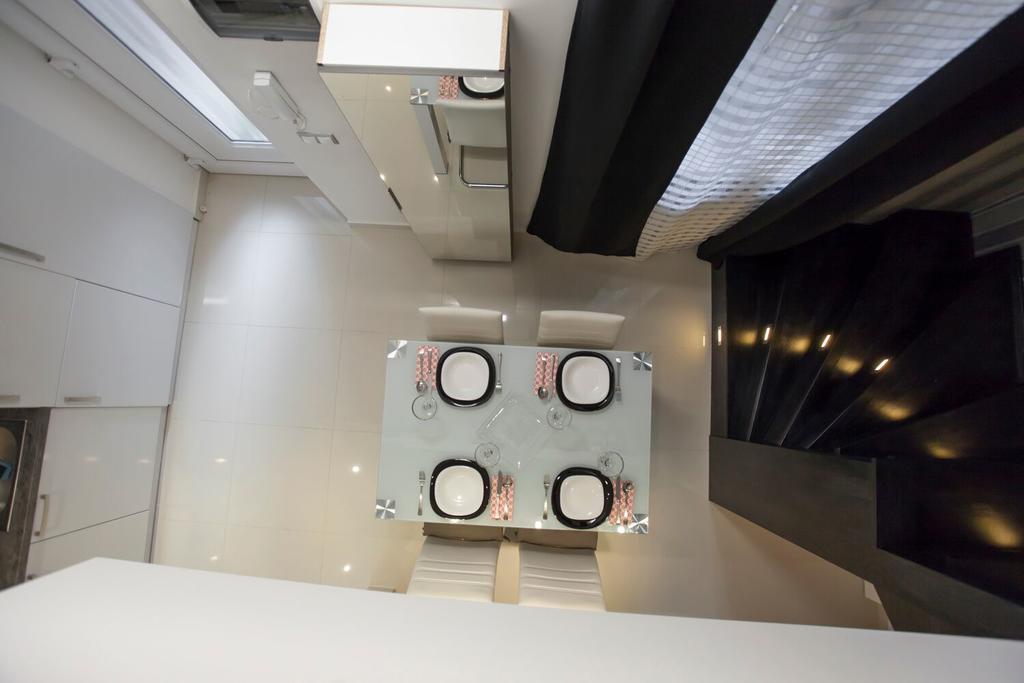 Silver Apartment *