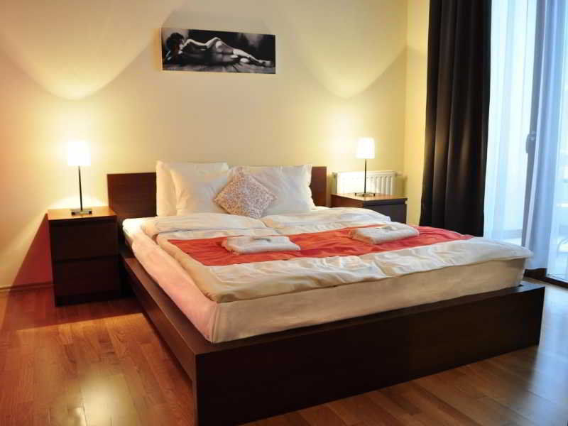 Senator Aparthotel