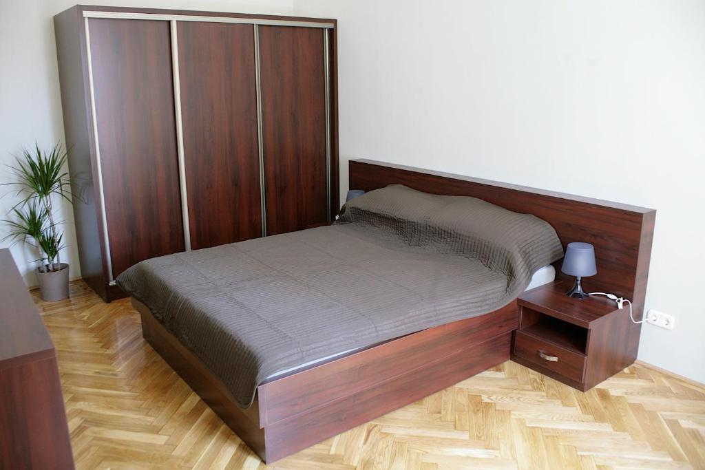 Five Season's Apartment *