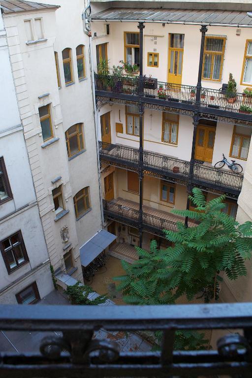 Five Season's Apartment *