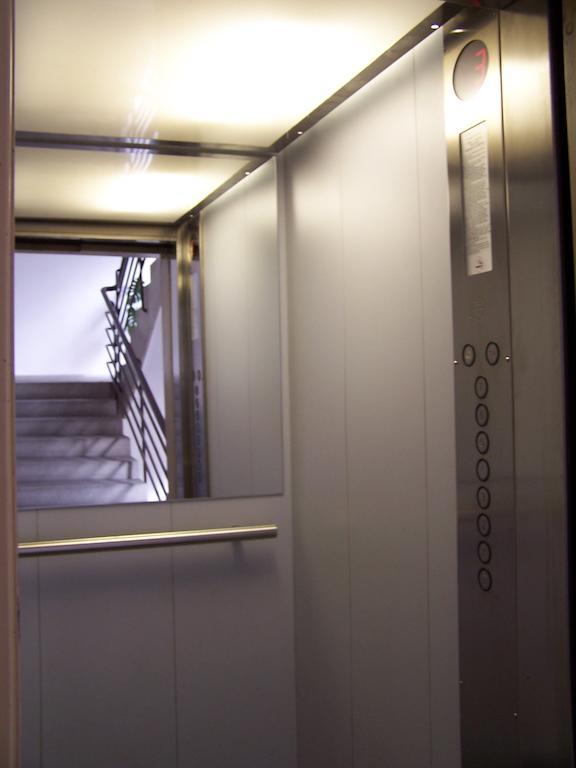 Sinko - Free Garage Parking, Central, 2 Bedrooms 4 Single Beds, Flexi Check-out Appartement