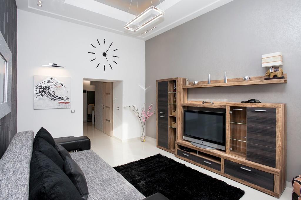 Silver Apartment *