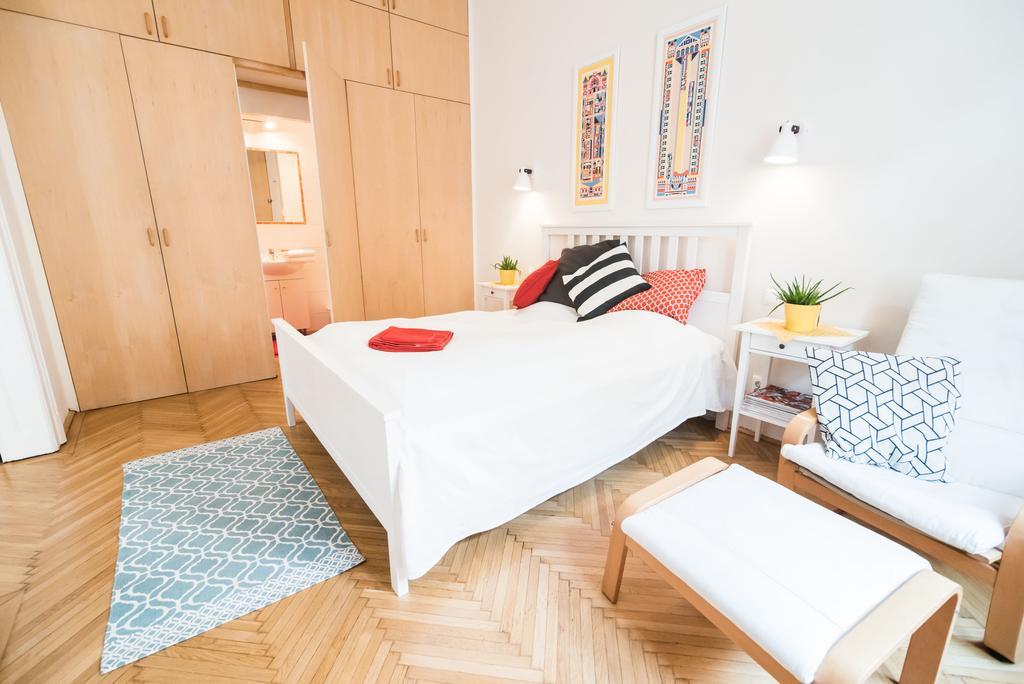 Appartement Anker At Deak Sq. *