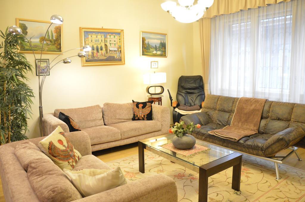 Classic Flat At Basilica Apartament *