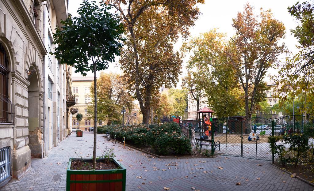 Flat At Lovolde Square Apartment *