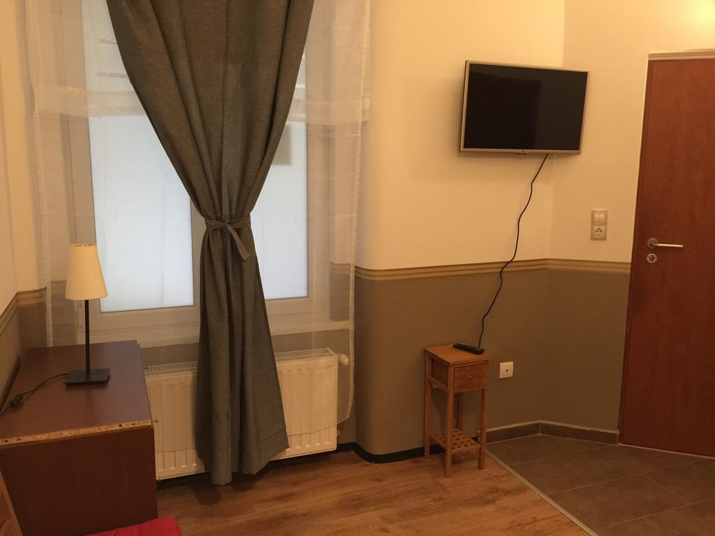 Elvis Guest house
