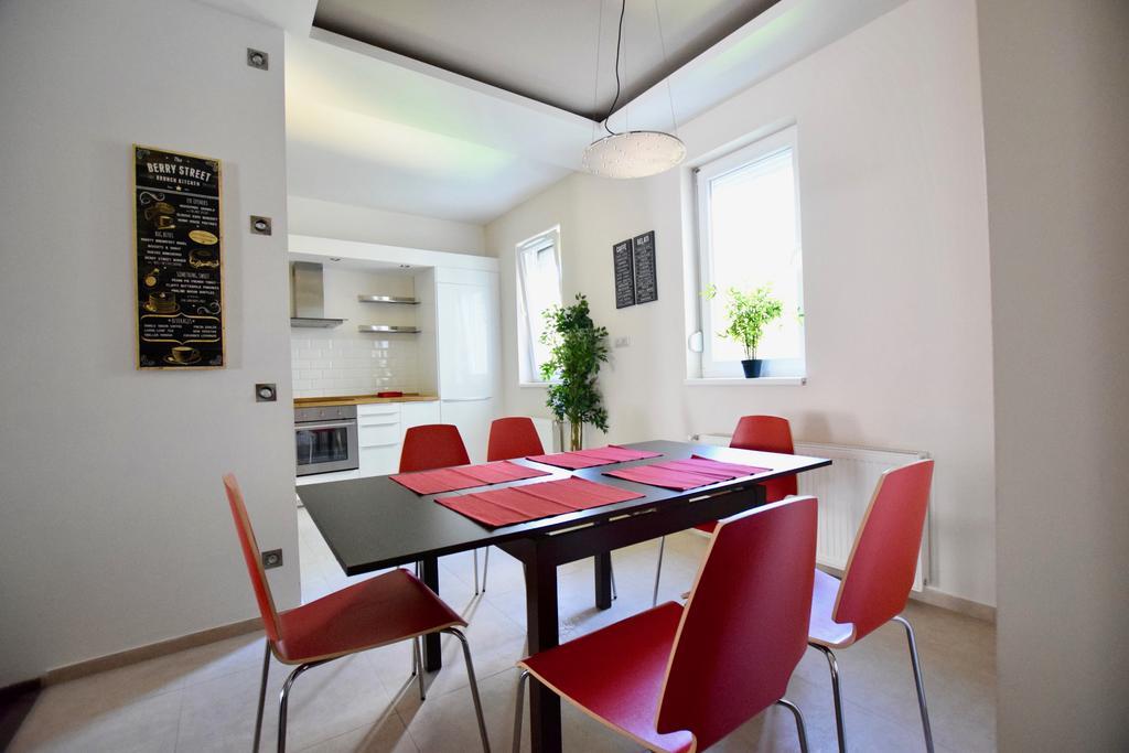 Standard By Hi5 - Close To Buda Castle *