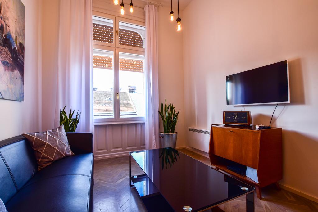 K89: Designer Studio Apartment