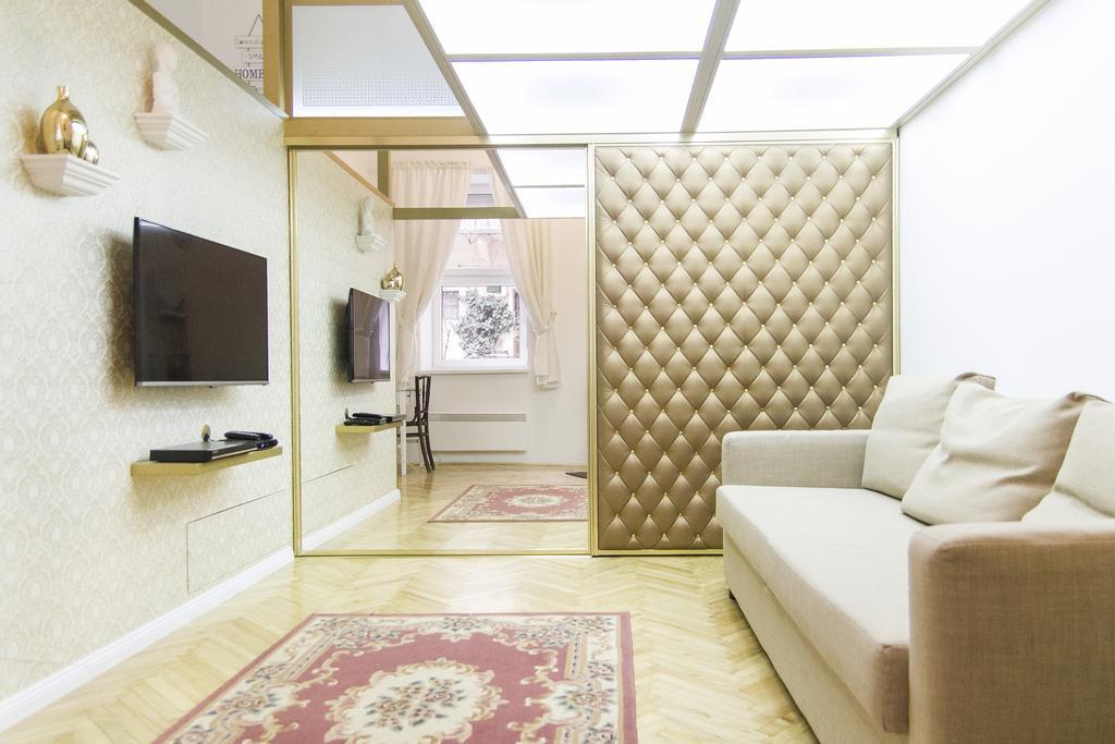 Ava's Champagne Studio *
