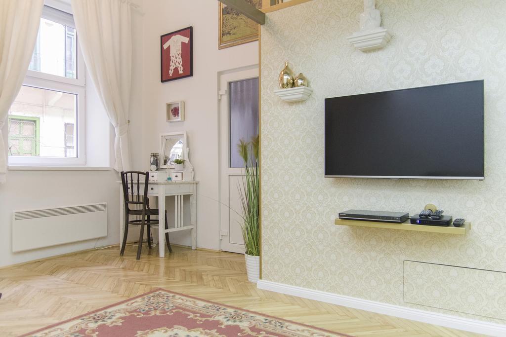 Ava's Champagne Studio * Budapest