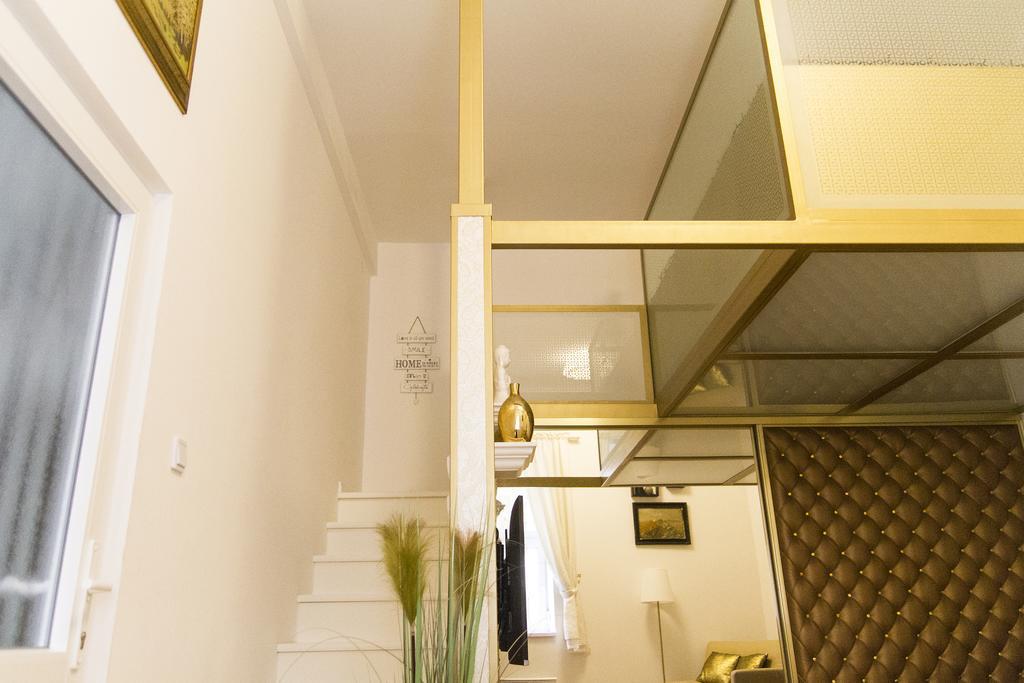 Ava's Champagne Center-andrash Street King Street *