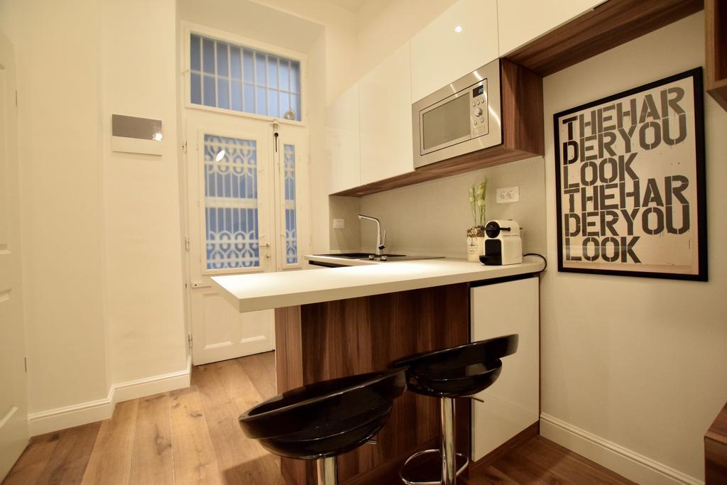 Luxury By Hi5 - Broadway *