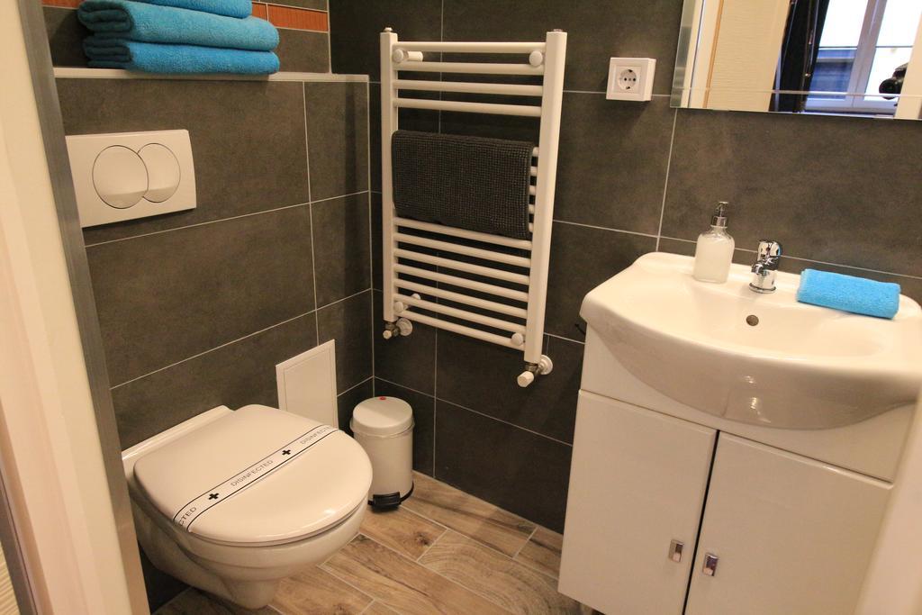 Hollo Apartment *