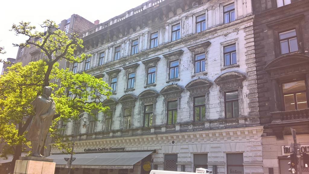 Spacious Evergreen In The Heart Of *