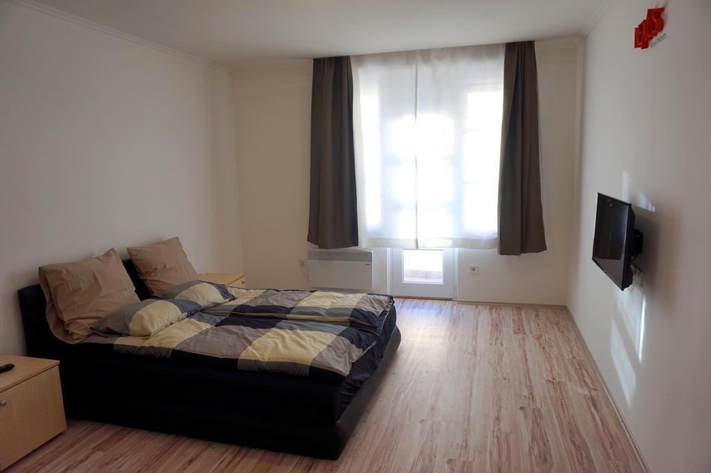 Nexus Wifi & Ac For Up To 22 Apartment