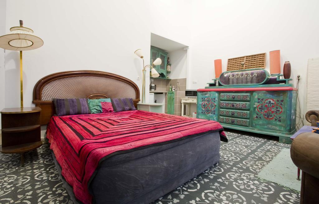 Art Studio Apartment *