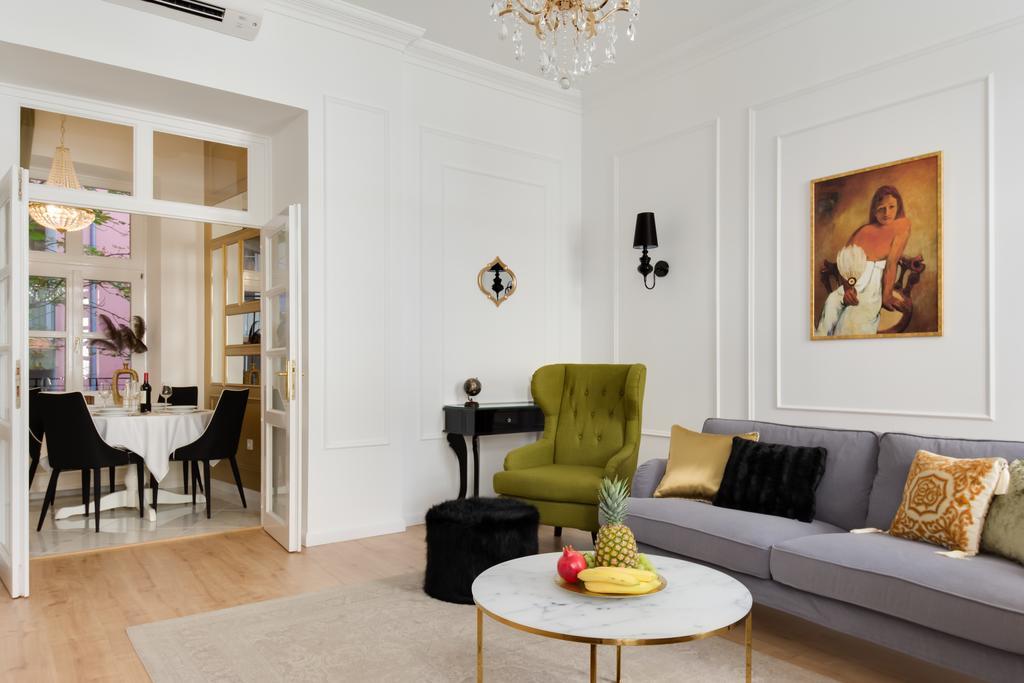 Chestnut & Eliza Apartment *