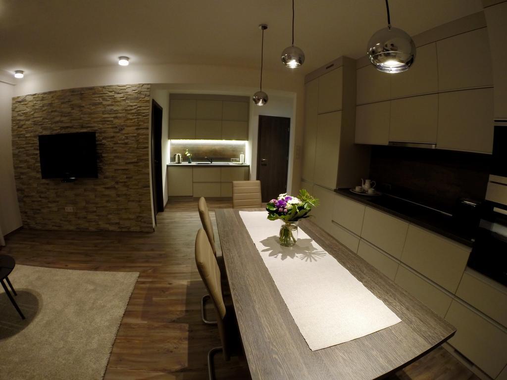 Heroes' Apartament *