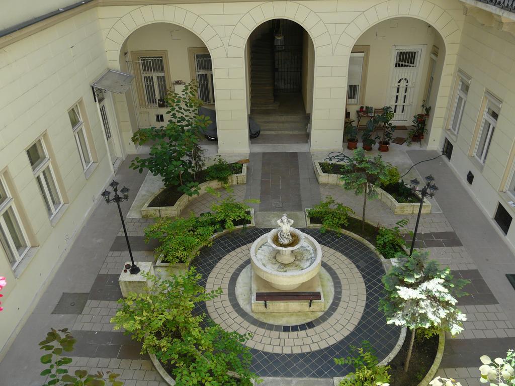 Westend & Courtyard *