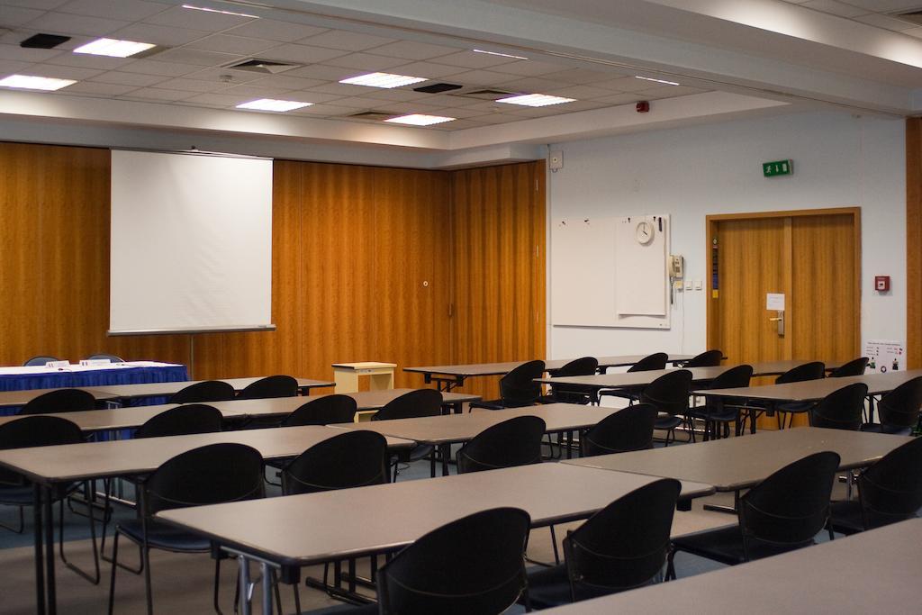 Hotel Ceu Konferencia Koezpont 3*