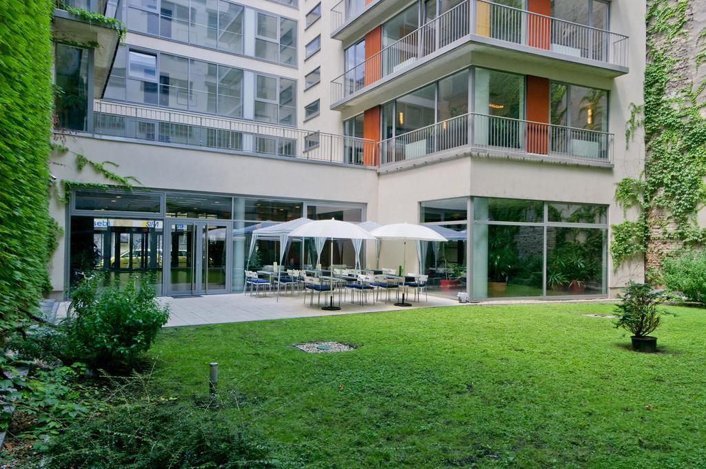 Luxury Downtown 4*