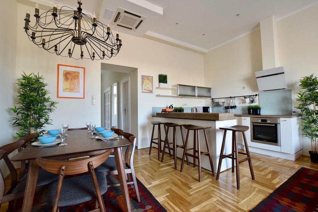 Luxury By Hi5 - Király Street Budapest