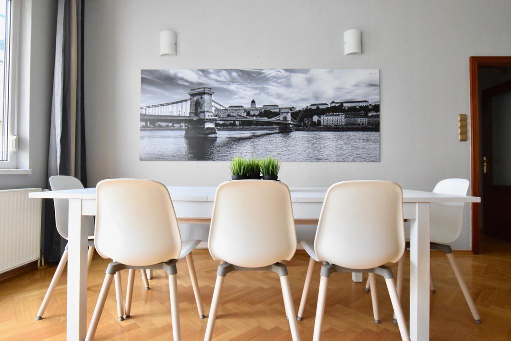 Standerd By Hi5 - Lovag Family * Budapest