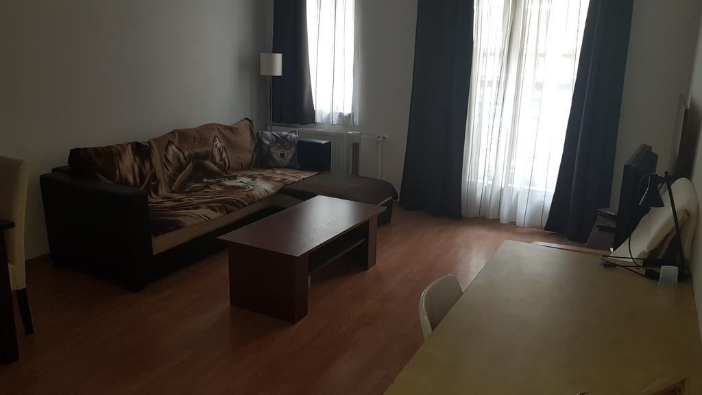 Topaz Haz * Budapest