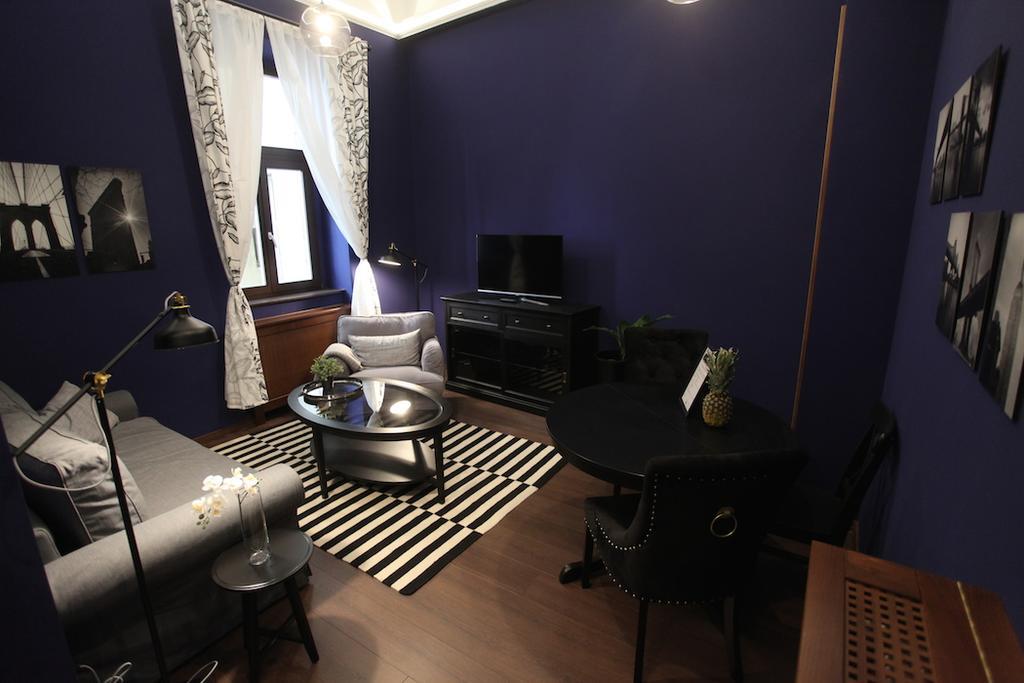 Ambassador Apartment *