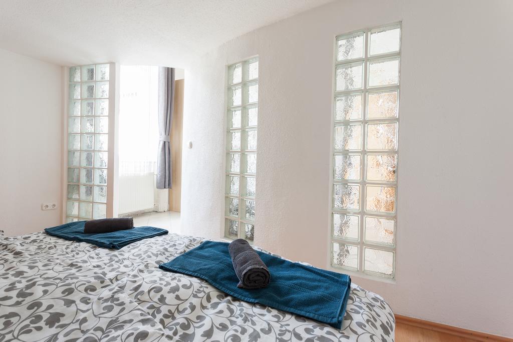 Apartment Feel At