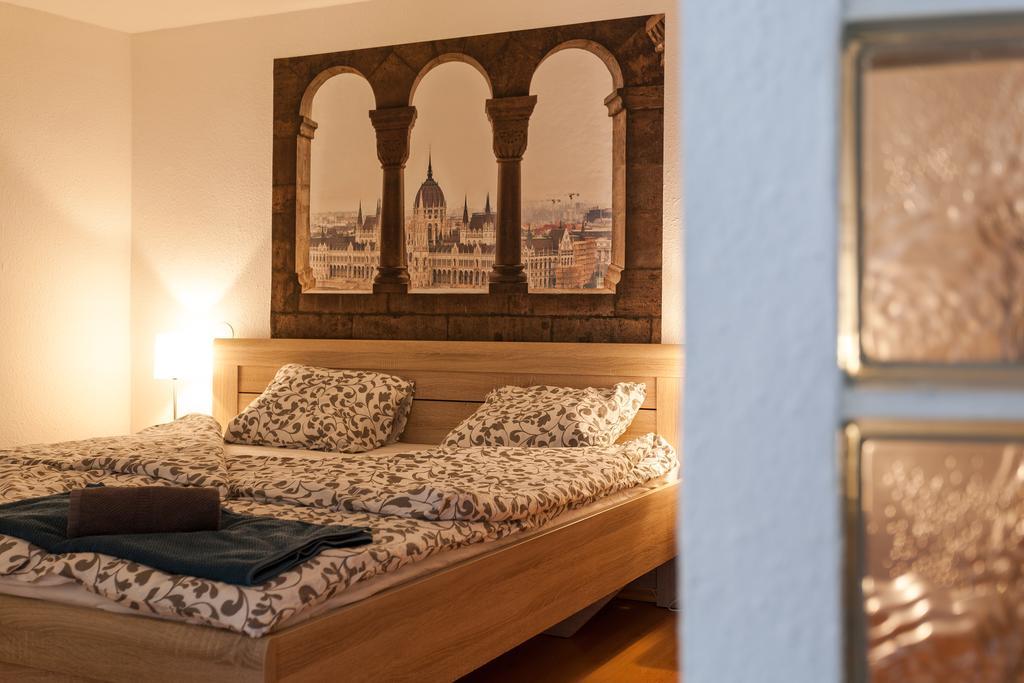 Apartment Feel At *