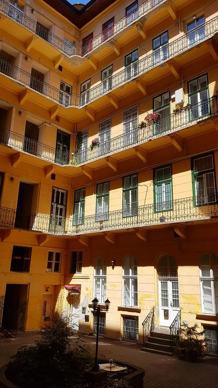 Jolanda * Budapest