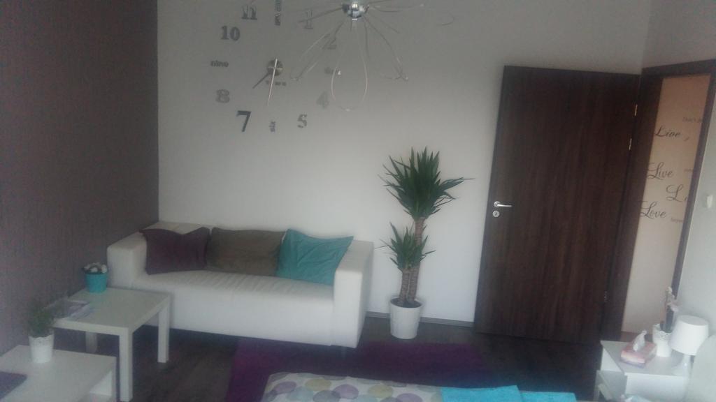 Rona Apartman *